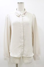 画像1: Fi.n.t / リボンタイ付きロゴ刺繍衿長袖ブラウス Free BEIGE× RED H-26-03-12-035-CA-BL-NS-ZH (1)