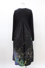 画像2: NieR Clothing / プリント切替ロングワンピース  黒 H-26-03-15-024-PU-OP-KB-ZH (2)