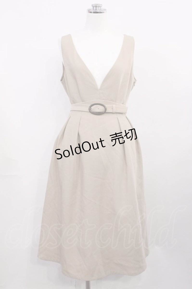 画像1: F&A / べっ甲バックルベルトVネックジャンパースカート Free BEIGE H-26-03-16-1015-LO-OP-NS-ZH (1)