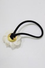画像2: Q-pot. / Fresh SW Square Crystal Jewel Whip Hair Rubber Band  ホワイト H-26-03-24-078-QP-AC-KB-ZH (2)
