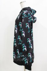 画像2: NieR Clothing / 総柄プルパーカー  黒×ONEくん H-26-03-27-060-PU-TO-KB-ZH (2)