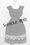 Leur Getter / フラワーハート刺繍エプロンワンピース  ブラック H-26-04-10-002-LU-OP-KB-ZH