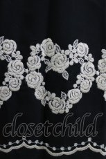 画像4: Leur Getter / フラワーハート刺繍エプロンワンピース  ブラック H-26-04-10-002-LU-OP-KB-ZH (4)