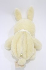 画像2: Maison de FLEUR / キャロットうさぎさんくたくたポーチ  Light Yellow H-26-04-11-005-LO-ZA-NS-ZH (2)
