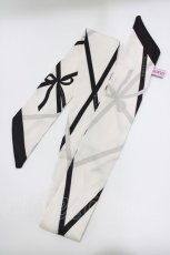 画像1: Maison de FLEUR / リボンモチーフ柄スカーフ  オフ/ブラック H-26-04-13-1067-LO-ZA-NS-ZH (1)