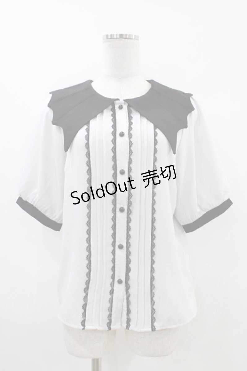 画像1: DearMyLove / デビルモチーフ襟ブラウス M ホワイトが薄いグレーになっています H-26-04-14-1053-EL-BL-NS-ZH (1)