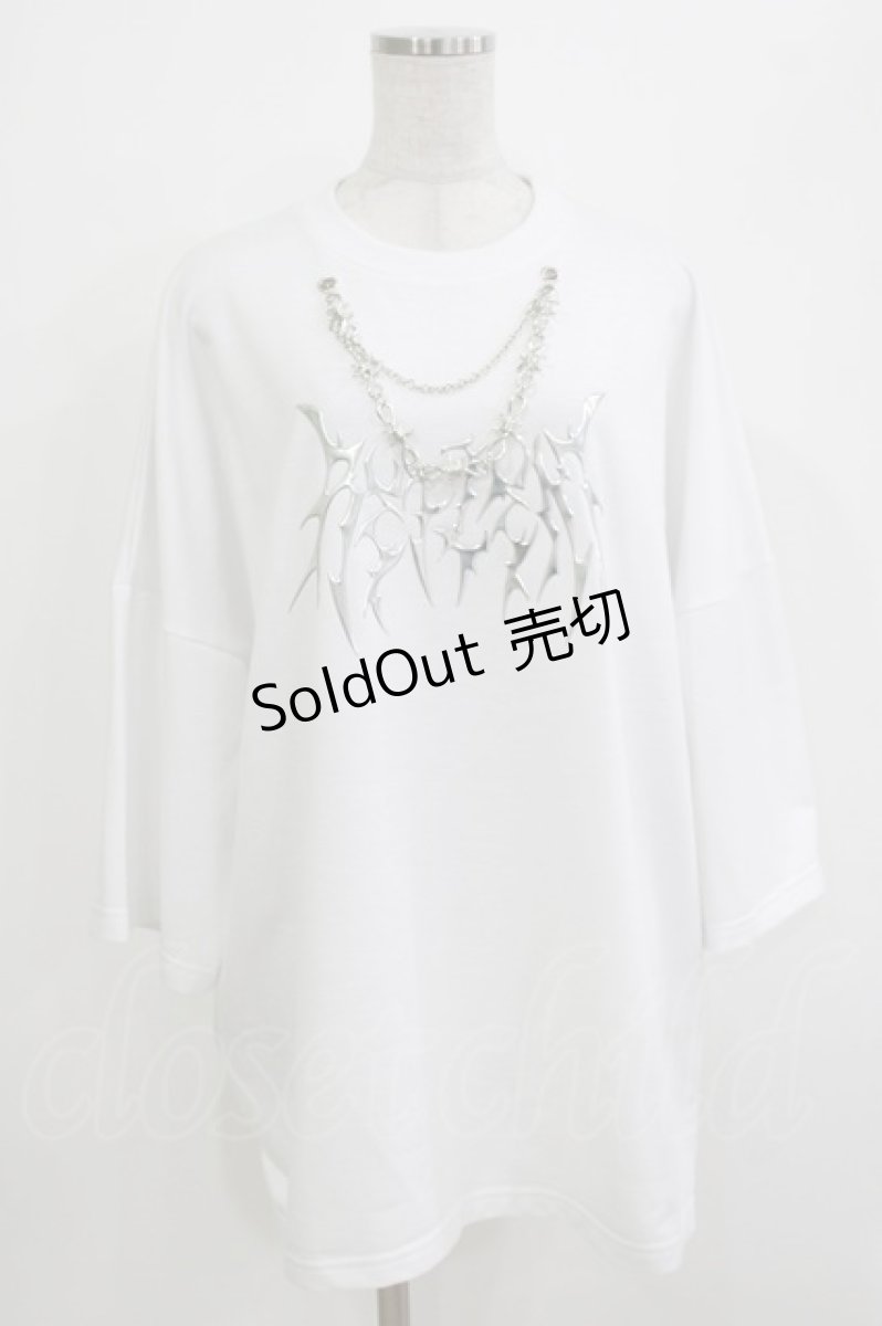 画像1: REFLEM / チェーン付きTPUメタリックロゴスウェットTシャツ  ホワイト H-26-04-14-066-PU-TO-KB-ZH (1)