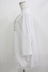 画像2: REFLEM / チェーン付きTPUメタリックロゴスウェットTシャツ  ホワイト H-26-04-14-066-PU-TO-KB-ZH (2)