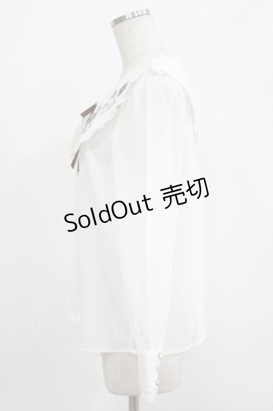 画像2: Amavel / ぶどう刺繍入りリボンブローチ付ブラウス Free オフ/ブラウン H-26-04-21-043-CA-BL-NS-ZH (2)