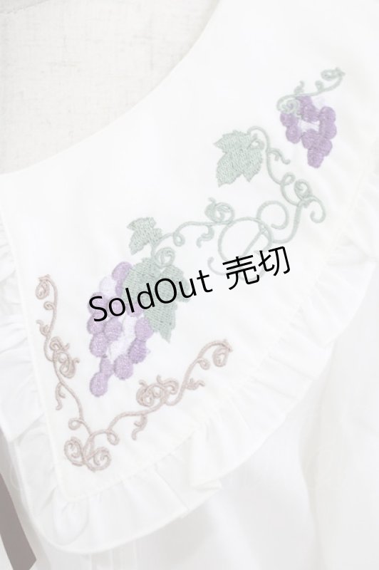 画像4: Amavel / ぶどう刺繍入りリボンブローチ付ブラウス Free オフ/ブラウン H-26-04-21-043-CA-BL-NS-ZH (4)