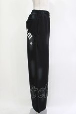 画像2: REFLEM / クロス刺繍スウェットワイドパンツ FREE 黒 H-26-04-21-1038-PU-PA-AK-ZH (2)