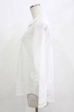 画像2: Jane Marple / ロゴレースラウンドカラーブラウス  ホワイト H-26-04-24-1040-JM-BL-KB-ZH (2)