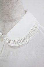 画像4: Jane Marple / ロゴレースラウンドカラーブラウス  ホワイト H-26-04-24-1040-JM-BL-KB-ZH (4)