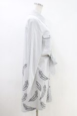 画像2: Rozen Kavalier / 羽根プリントストライプシャツワンピース  白 H-26-04-25-1010-OO-OP-KB-ZH (2)