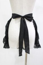 画像3: ATELIER PIERROT / ロゴ刺繍入りレースエプロン  ブラック H-26-04-29-1035-EL-ZA-KB-ZH (3)