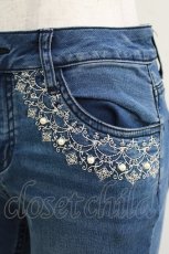 画像4: axes femme / パール&刺繍裾レースデニムパンツ M ブルー H-26-05-02-1018-AX-PA-NS-ZH (4)