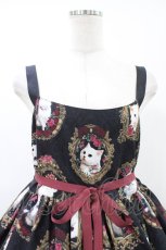 画像4: Enchantlic Enchantilly / 猫の女王の肖像画ジャンパースカート Free ブラック H-26-05-07-1049-LO-OP-NS-ZH (4)