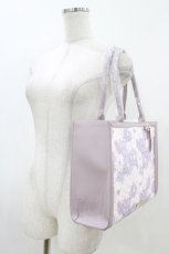 画像2: Maison de FLEUR / フラワーレーススクエアトートバッグ マチ:11 高さ:25.5 幅:33 持ち手:50 ラベンダー H-26-05-07-1035-LO-BG-NS-ZH (2)