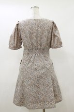 画像2: Fi.n.t / チョーカーリボン付き小花柄ミニワンピース Free PINK BEIGE H-26-05-12-079-CA-OP-NS-ZH (2)