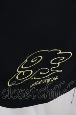 画像4: metamorphose / 【プラスサイズ】刺しゅう入り着物合わせ風ブラウス プラスサイズ ブラック/レッド H-26-05-18-045-ME-BL-NS-ZH (4)