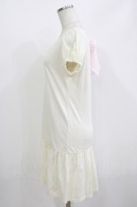 画像2: Emily Temple cute / バックリボンカットワンピース  オフ×ピンク H-26-05-23-027-ET-OP-KB-ZH (2)