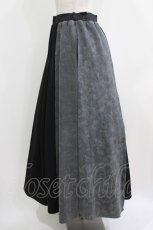 画像2: Qutie Frash / レイヤード風プリーツロングスカート  黒×グレー H-26-05-23-006-QU-SK-KB-ZH (2)