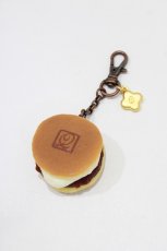画像1: Q-pot. / クリームどら焼きバッグチャーム  ブラウン H-26-05-25-066-QP-ZA-AK-ZH (1)