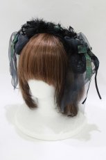 画像1: Atelier Beatrice / フェザーコサージュカチューシャ  ブラック H-26-05-25-075-GO-AC-KB-ZH (1)