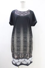 画像1: abilletage / トロンプルイユTシャツワンピース(Round frame)  ブラック H-26-05-28-024-GO-OP-KB-ZH (1)