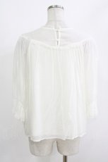画像2: Fi.n.t / ヨーク切替スミレ刺繍プルオーバーブラウス Free OFFWHITE H-26-05-29-043-CA-BL-NS-ZH (2)