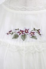 画像3: Fi.n.t / ヨーク切替スミレ刺繍プルオーバーブラウス Free OFFWHITE H-26-05-29-043-CA-BL-NS-ZH (3)