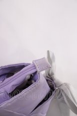画像3: Maison de FLEUR / OCTAVINELLE/サイドリボントート/ディズニーツイステッドワンダーランドコラボ  ラベンダー H-26-06-01-1039-LO-BG-NS-ZH (3)