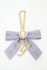 画像1: Maison de FLEUR / イニシャルリボンパールチャーム  ラベンダー H-26-06-02-1007-LO-ZA-NS-ZH (1)