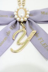 画像2: Maison de FLEUR / イニシャルリボンパールチャーム  ラベンダー H-26-06-02-1007-LO-ZA-NS-ZH (2)