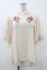 画像1: axes femme / ローズ刺繍プチフリルブラウス M 生成り H-26-06-02-1048-AX-BL-NS-ZH (1)