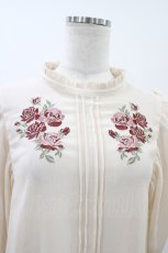 画像3: axes femme / ローズ刺繍プチフリルブラウス M 生成り H-26-06-02-1048-AX-BL-NS-ZH (3)