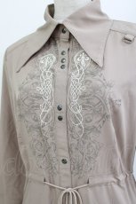 画像4: Rozen Kavalier / 刺繍シャツワンピース  ベージュ H-26-06-07-1004-OO-OP-AK-ZH (4)