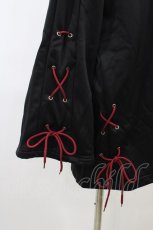 画像3: NieR Clothing / プリントZIPパーカー  黒×赤 H-26-06-17-049-PU-TO-AK-ZH (3)