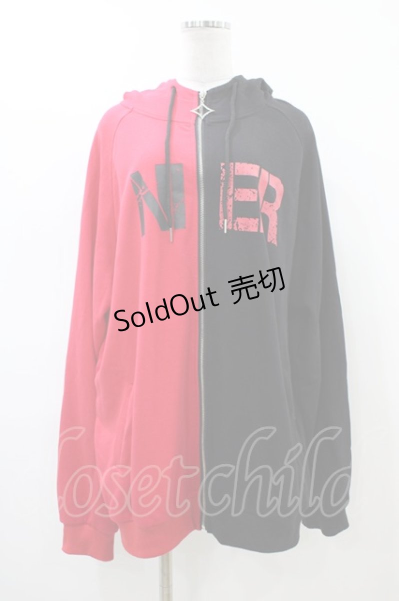 画像1: NieR Clothing / プリントZIPパーカー  黒×赤 H-26-06-17-050-PU-TO-AK-ZH (1)