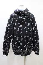 画像2: NieR Clothing / 総柄ZIPパーカー  黒 H-26-06-17-057-PU-TO-AK-ZH (2)