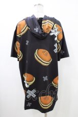 画像2: NieR Clothing / 総柄半袖プルパーカー  黒 H-26-06-17-1046-PU-TO-KB-ZH (2)