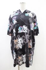 画像1: NieR Clothing / 総柄半袖プルパーカー  黒 H-26-06-17-1047-PU-TO-KB-ZH (1)