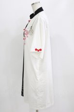 画像2: LISTEN FLAVOR / ドラゴン刺繍ショルダージップチャイナシャツ FREE 白×黒 H-26-06-29-1035-PU-BL-AK-ZH (2)