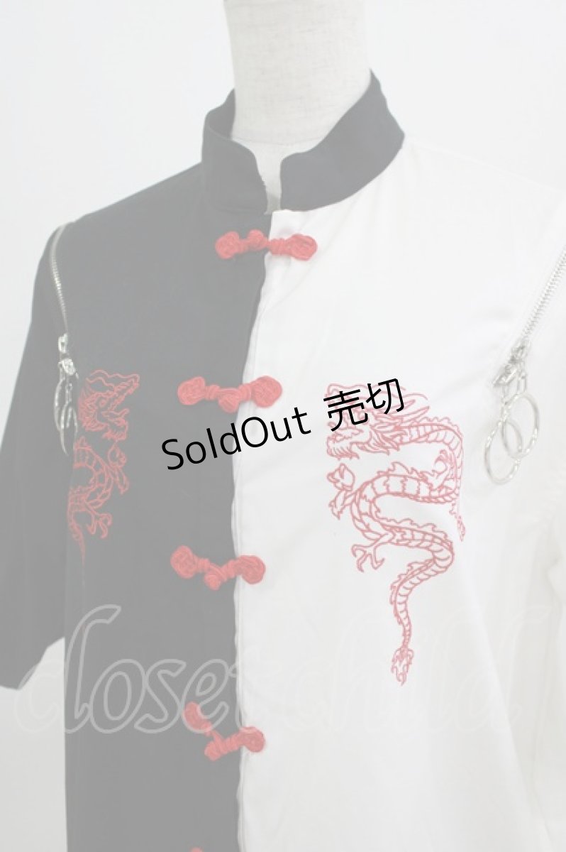 画像4: LISTEN FLAVOR / ドラゴン刺繍ショルダージップチャイナシャツ FREE 白×黒 H-26-06-29-1035-PU-BL-AK-ZH (4)