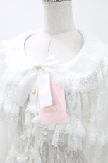 画像4: metamorphose / 【プラスサイズ】総レースケープ付きシャーリングブラウス プラスサイズ オフ白 H-26-06-29-2035-ME-BL-NS-ZH (4)