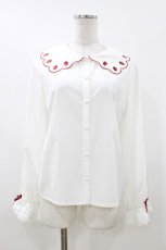 画像1: axes femme kawaii / スカラップ苺刺繍ブラウス M 白 H-26-06-29-2037-AX-BL-NS-ZH (1)