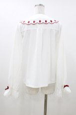 画像2: axes femme kawaii / スカラップ苺刺繍ブラウス M 白 H-26-06-29-2037-AX-BL-NS-ZH (2)