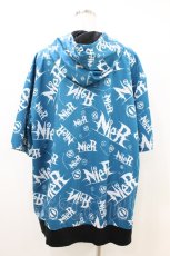画像2: NieR Clothing / 総柄ZIP半袖パーカー  青 H-26-06-30-1049-PU-TO-KB-ZH (2)
