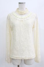 画像1: axes femme / 立体バラ付きブラウス風プルオーバー M 生成り H-26-06-30-2035-AX-TO-NS-ZH (1)