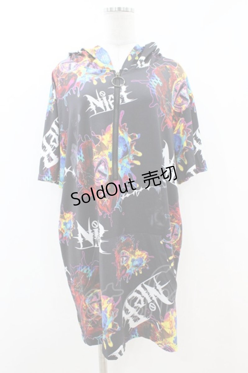 画像1: NieR Clothing / 総柄ZIP半袖パーカー  黒 H-26-07-02-052-PU-TO-KB-ZH (1)